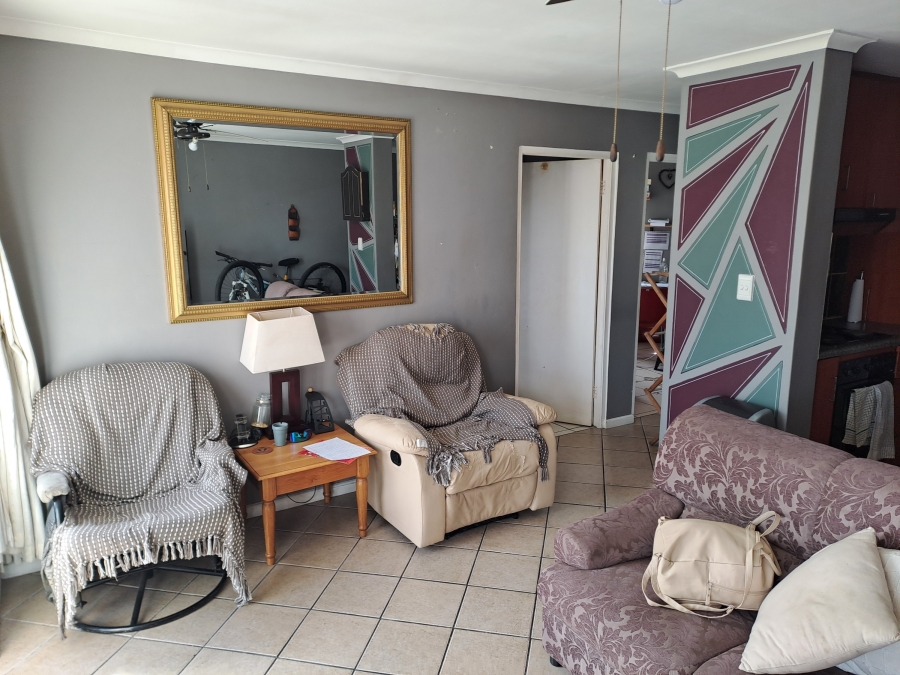 2 Bedroom Property for Sale in Whispering Pines Western Cape